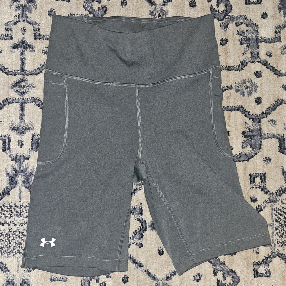 Under Armour Gray Bike Shorts High-Rise Moisture-Wicking